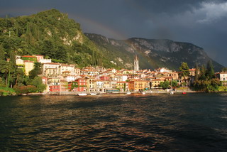 Varenna under regnbåge